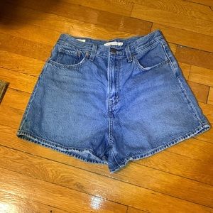 Levis High Loose Shorts Size 28